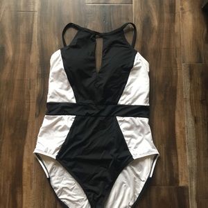 La Blanca Keyhole Bathing Suit